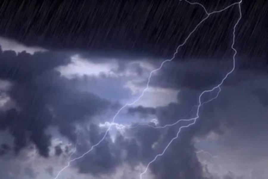 Met office predicts rain with intense lightning flashes 