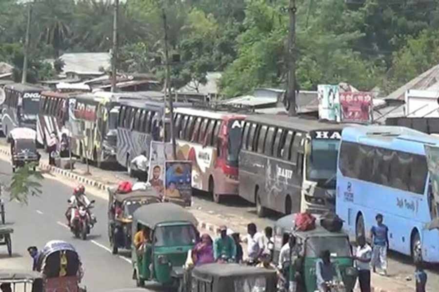 Rush of vehicles creates 10 km-long tailback at Daulatdia