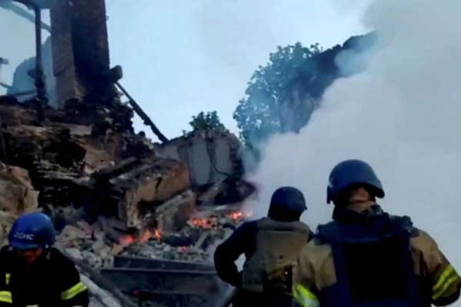60 feared dead as Russian shell hits Ukrainian school