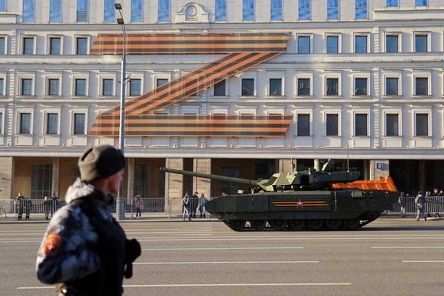 Russian service members drive a tank along a street during a rehearsal for the Victory Day military parade in Moscow, Russia May 4, 2022. Reuters