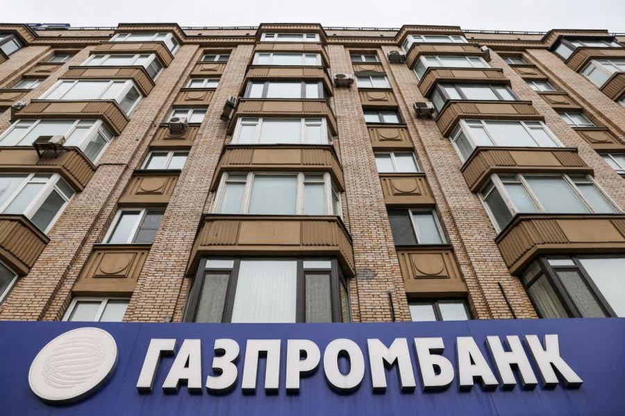 US imposes sanctions on three Russian TV stations, 27 bank executives