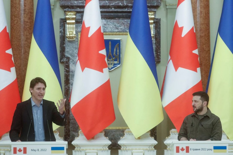 Canadian Prime Minister Justin Trudeau and Ukraine's President Volodymyr Zelenskiy attend a news conference, as Russia's attack on Ukraine continues, in Kyiv, Ukraine May 8, 2022. REUTERS/Valentyn Ogirenko
