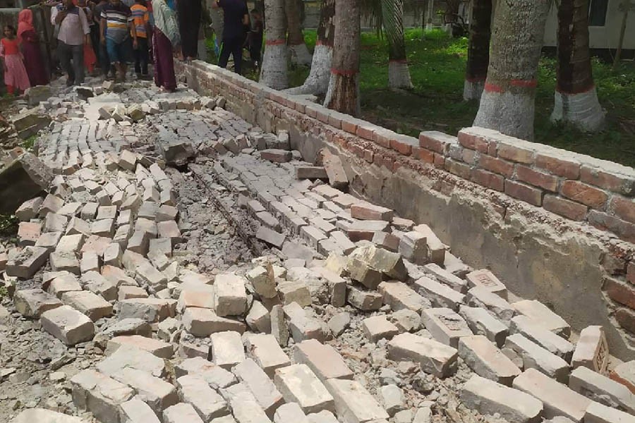 Child dies, two minors hurt in wall collapse in Khulna