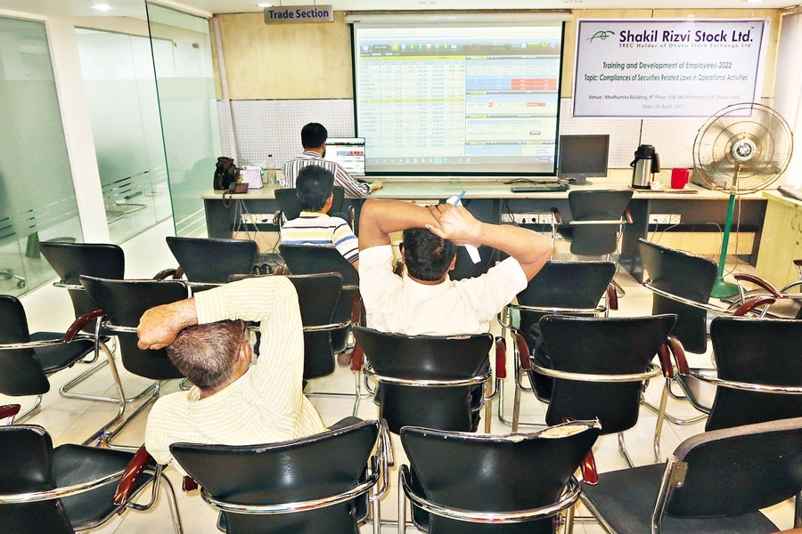 Jittery investors watch an electric screen displaying stock-price figures at a brokerage house in the city on Monday, as the benchmark index of the prime bourse plunged 134 points in a single day — FE photo
