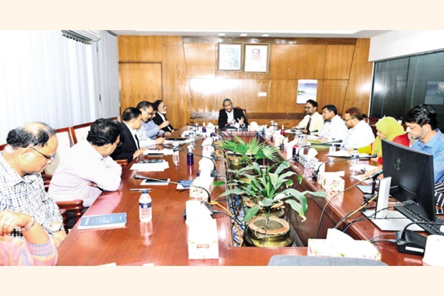 An emergency meeting between Bangladesh Securities & Exchange Commission (BSEC) and Investment Corporation of Bangladesh (ICB) was held Tuesday at ICB Board room. BSEC Commissioner Dr. Sheikh Shamsuddin Ahamed presided over the meeting which was also attended by ICB Managing Director Md. Abul Hossain.