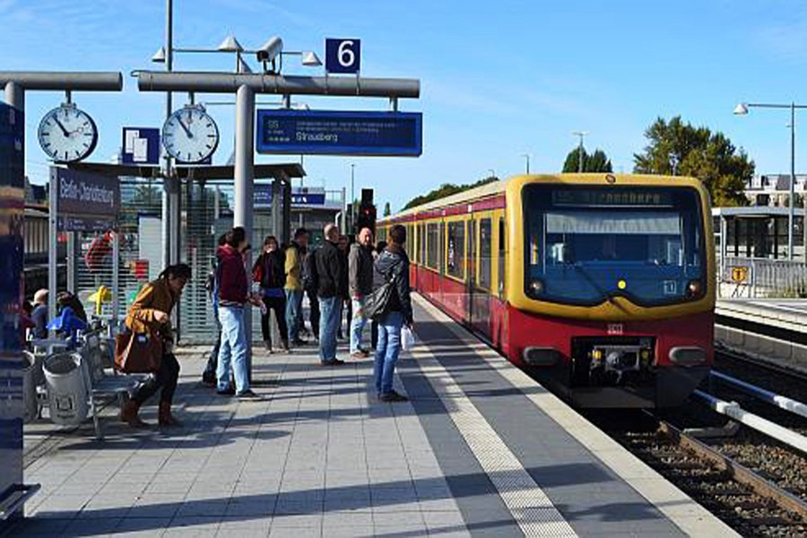 German parliament approves €9 public transport for summer