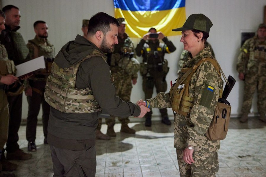 Ukraine's President Volodymyr Zelenskiy awards a Ukrainian servicewoman, as Russia's attack on Ukraine continues, at a position in Kharkiv region, Ukraine May 29, 2022. Ukrainian Presidential Press Service/Handout via REUTERS ATTENTION EDITORS - THIS IMAGE HAS BEEN SUPPLIED BY A THIRD PARTY.