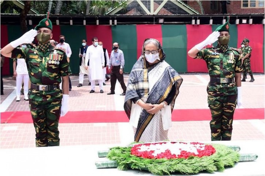 PM offers prayers at Bangabandhu's mazar in Tungipara