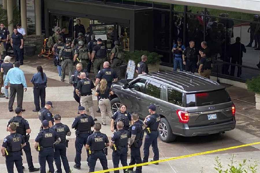 Four killed in shooting at Tulsa medical building, shooter dead