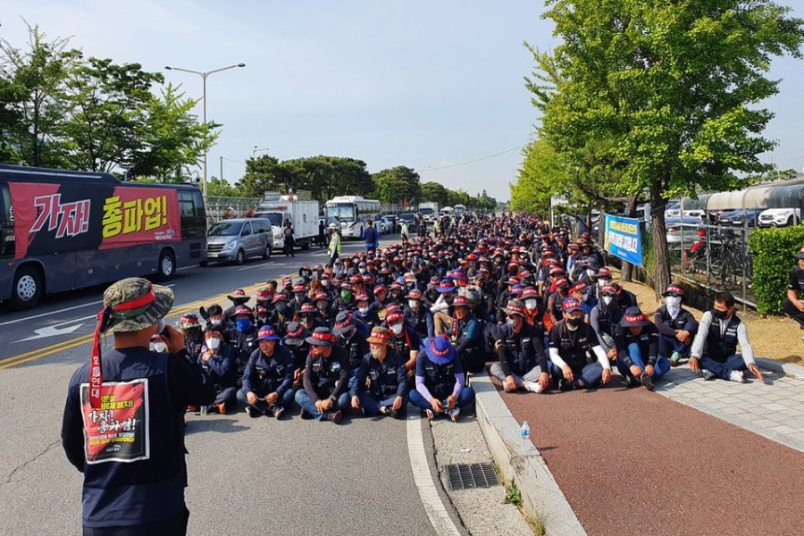 Members of the Cargo Truckers Solidarity union attend a protest in front of Hyundai Motor's factory in Ulsan, South Korea, June 10, 2022. REUTERS/Byungwook Kim