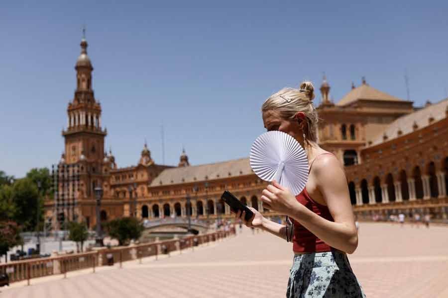 A woman fanning herself on Saturday during the first heatwave of the year in Spain –Reuters photo