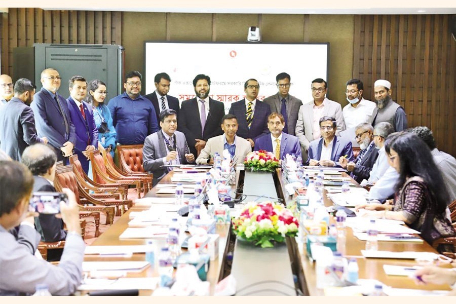 Stakeholders on Sunday signed a memorandum of understanding (MoU) to commence trading of Treasury Bonds (T-bonds) to activate the country's bond market. Abdur Rouf Talukder, senior secretary of finance division, attended the programme as the chief guest.