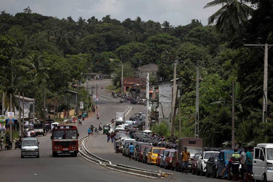 Vehicles queue to buy petrol at a fuel station in Gonapola town, on the outskirts of Colombo, Sri Lanka, May 23, 2022. REUTERS/Adnan Abidi