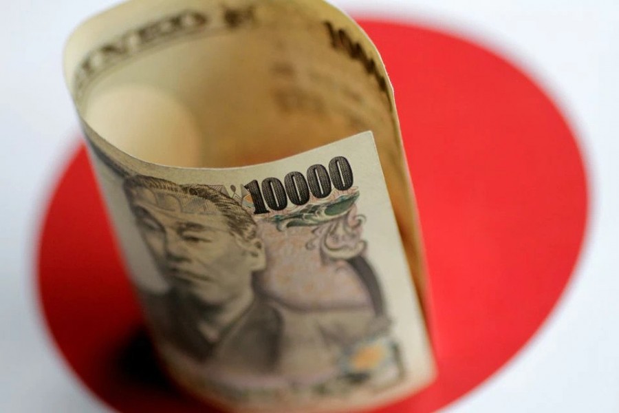 A Japan Yen note is seen in this illustration photo taken June 1, 2017. REUTERS/Thomas White/Illustration/Files