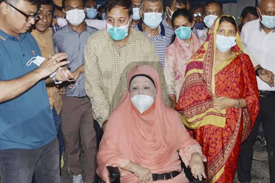 Khaleda Zia returns home after 14-day stay at hospital
