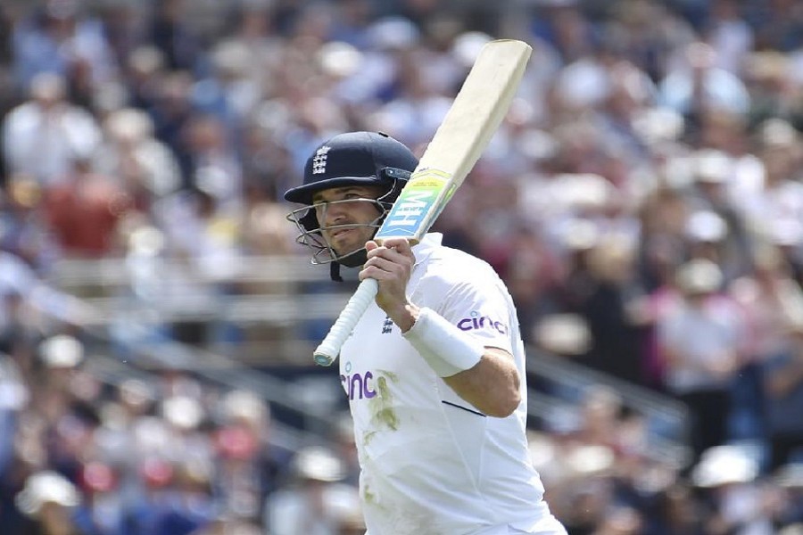 Overton misses out on century, England gets lead in 3rd test