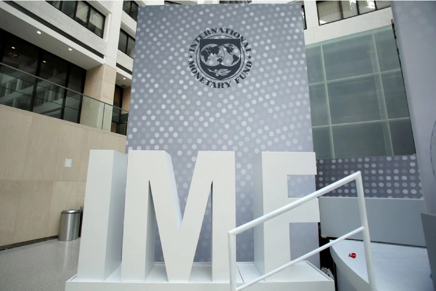 International Monetary Fund logo is seen inside the headquarters at the end of the IMF/World Bank annual meetings in Washington, US, October 9, 2016. REUTERS/Yuri Gripas/File Photo