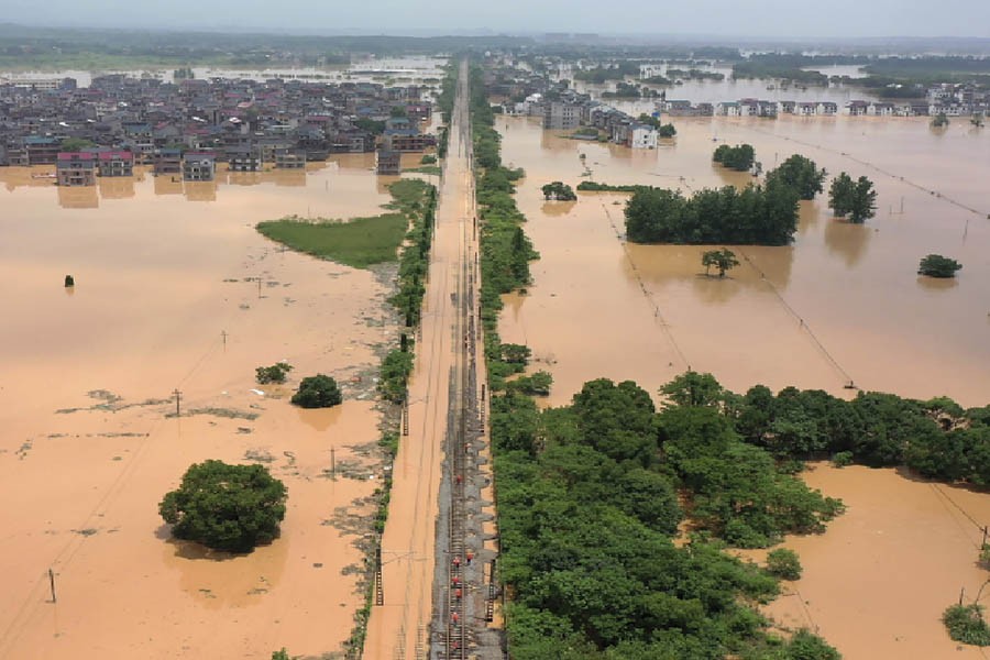 China sees record rains, heat as weather turns volatile