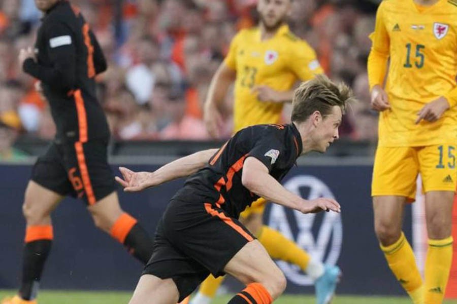 Barca reaches deal with MU for reluctant De Jong