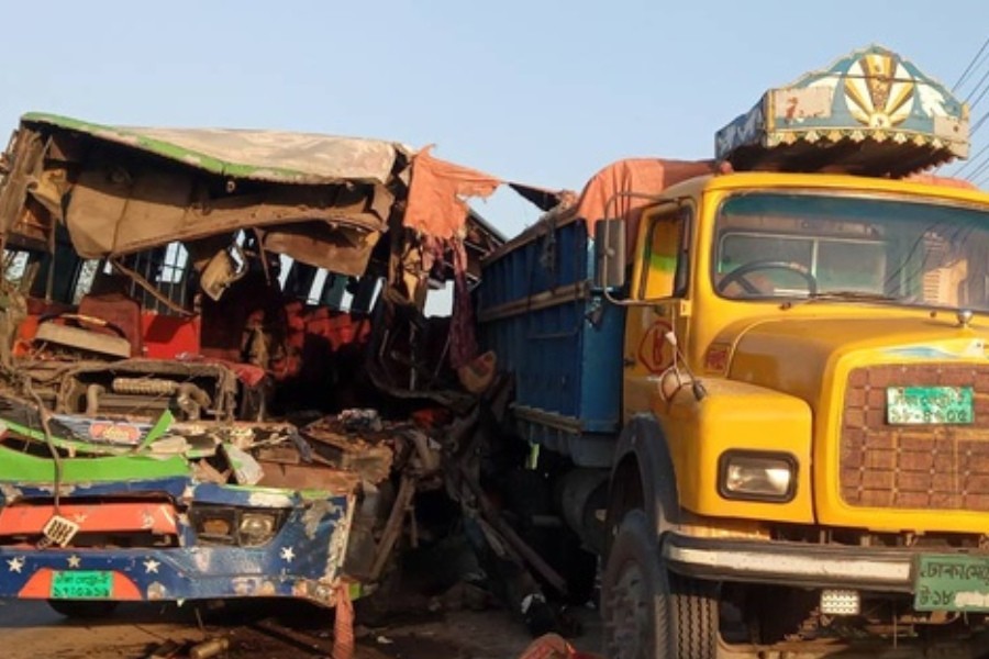 Four dead, 9 hurt after bus rams truck in Tangail