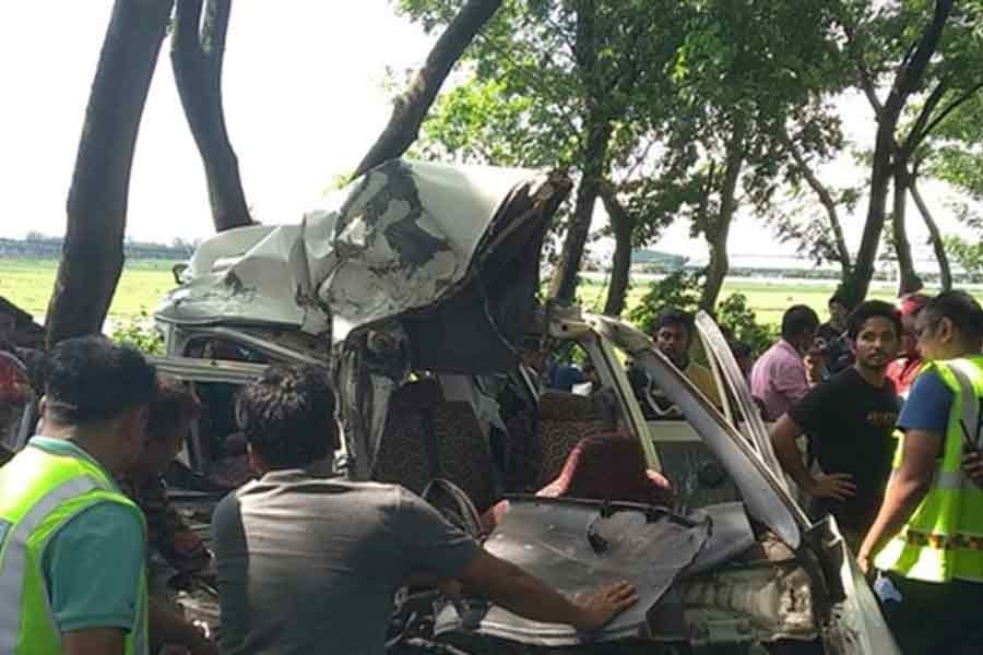 Bus ploughs into microbus in Habiganj, four killed
