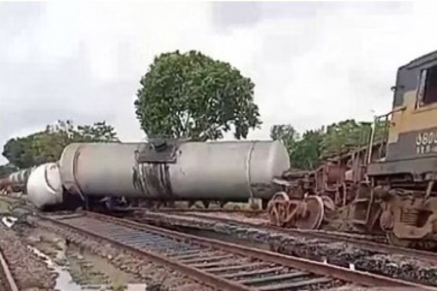 Oil train derails in Kushtia