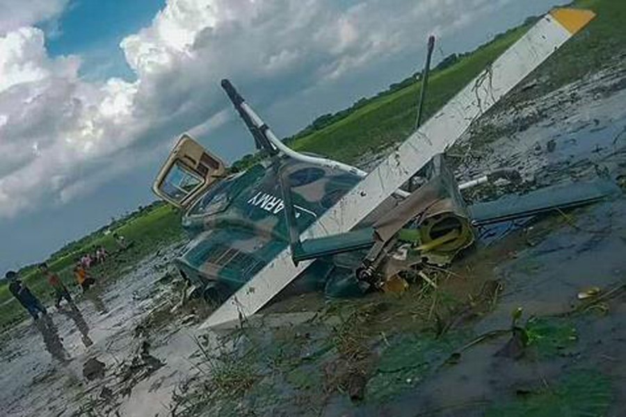 Bangladesh Army helicopter crash-lands in Dhaka