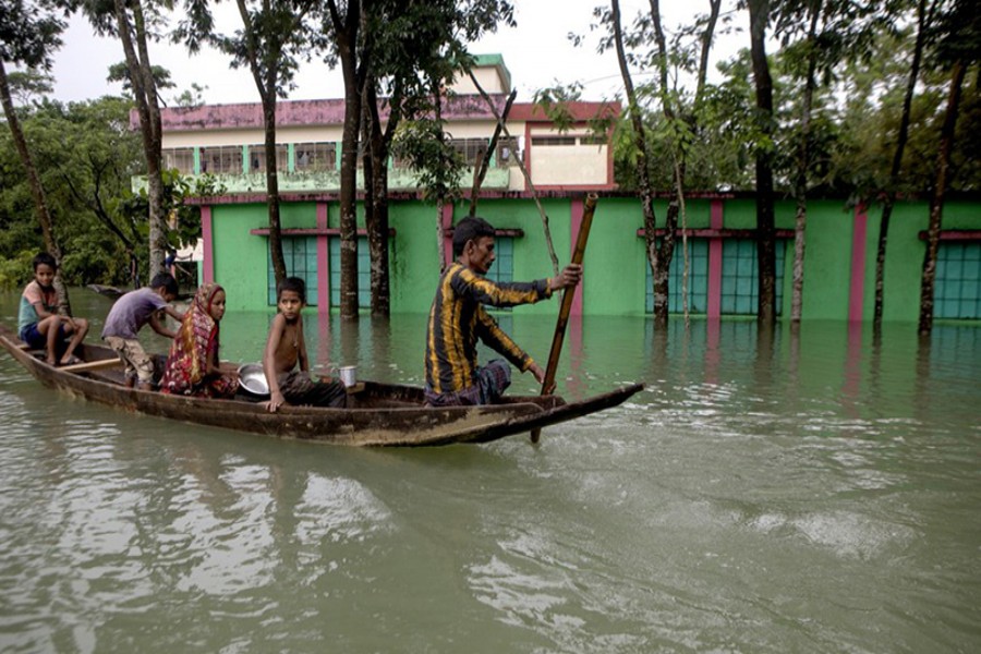 People move by boat from a flood-affected area to a safe place in Sylhet, Bangladesh, on June 19, 2022.	 —Xinhua Photo