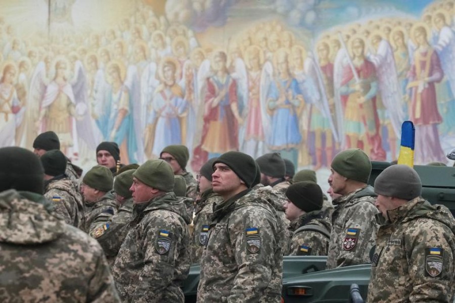 Ukrainian servicemen attend a rehearsal of an official ceremony to hand over tanks, armoured personnel carriers and military vehicles to the Ukrainian Armed Forces as the country celebrates Army Day in Kyiv, Ukraine December 6, 2021. REUTERS/Gleb Garanich