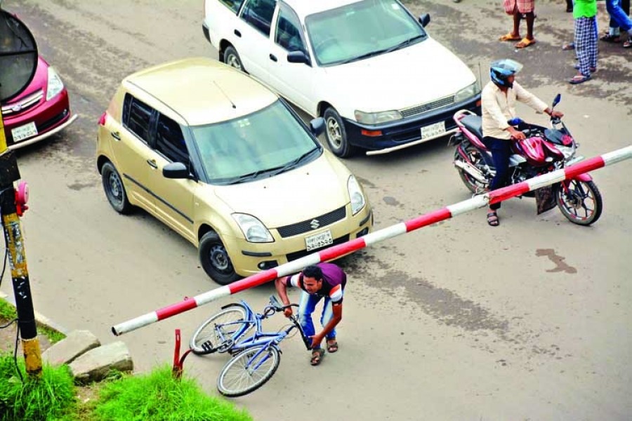 1,361 level crossings across country  unathourised