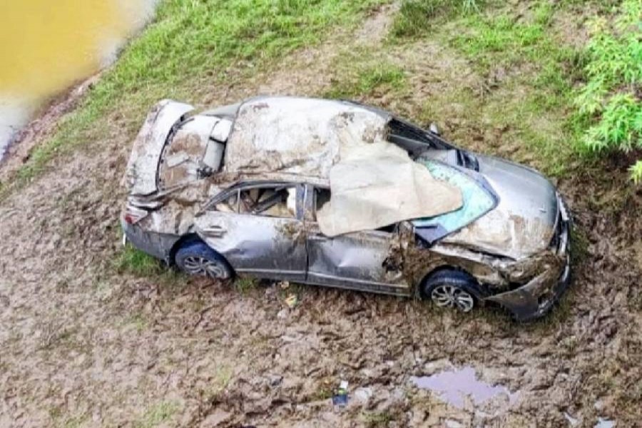 Father, daughter die as car falls into canal in Sylhet 