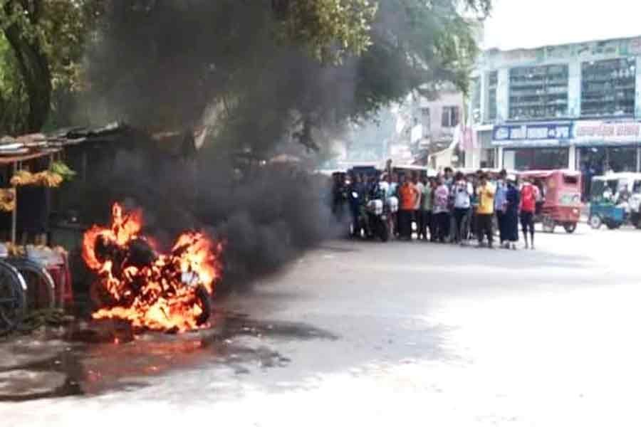 Rajshahi man sets his motorcycle on fire after a dispute with cop