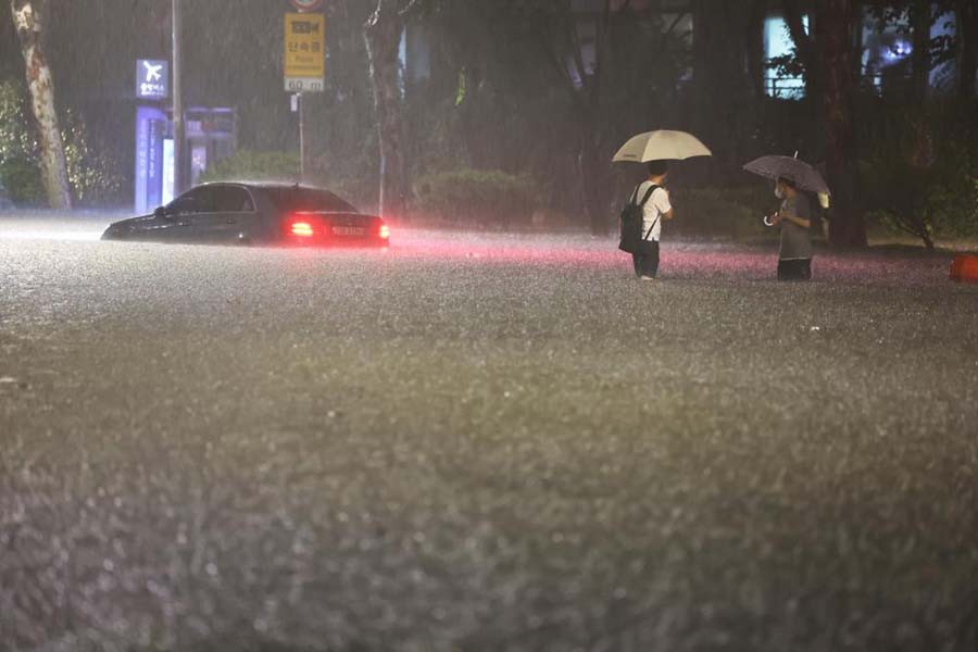 Rains in S Korea turn Seoul’s roads to rivers, leave seven dead