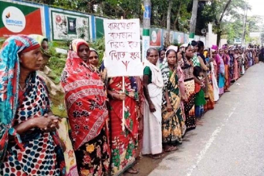 Tea workers strike for wage hike in Sylhet