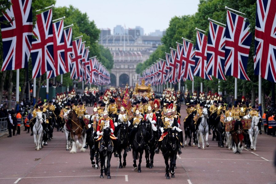 Soldiers parade outside Buckingham Palace during the Platinum Jubilee Pageant, marking the end of the celebrations for the Platinum Jubilee of Britain's Queen Elizabeth, in London, Britain, June 5. Frank Augstein/Pool via REUTERS