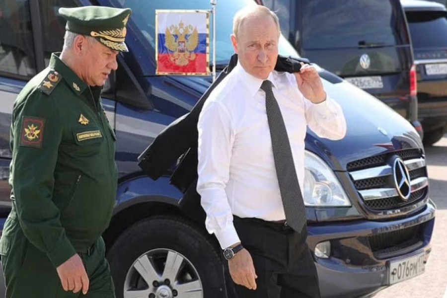 Russian President Vladimir Putin and Defence Minister Sergei Shoigu attend the international military-technical forum Army-2022 at Patriot Congress and Exhibition Centre in the Moscow region, Russia August 15, 2022. Sputnik/Mikhail Klimentyev/Kremlin via REUTERS