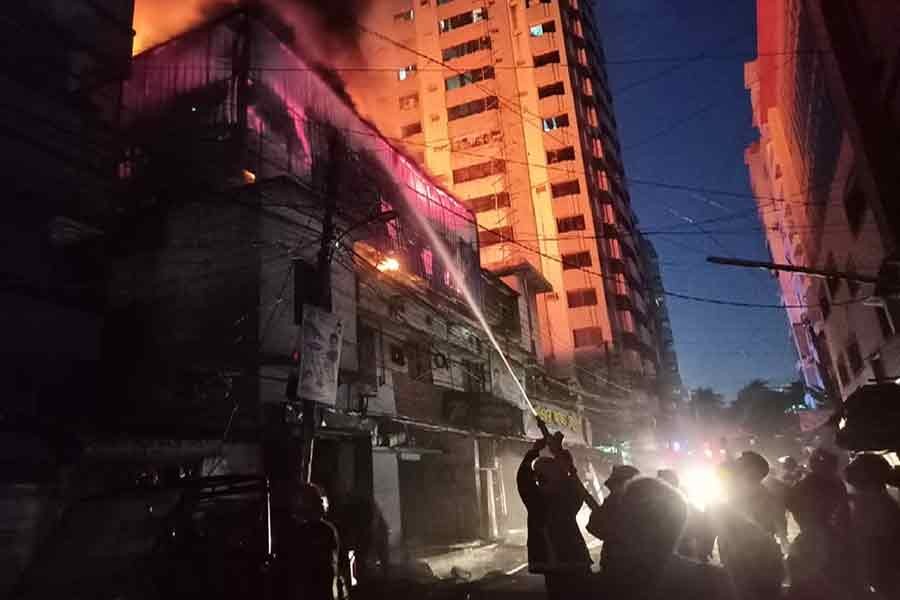 Restaurant in Paltan area catches fire