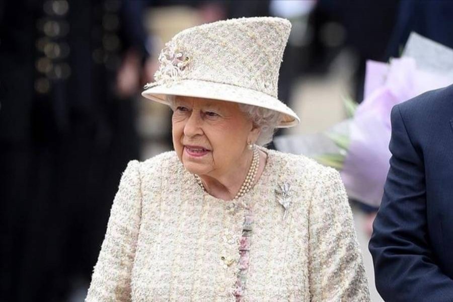 Doctors concerned for health of UK Queen  