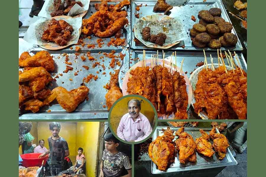 রকমারি কাবাবের পসরা সাজিয়ে আছে মনসুর কাবাব ঘর। ছবি: লেখক।