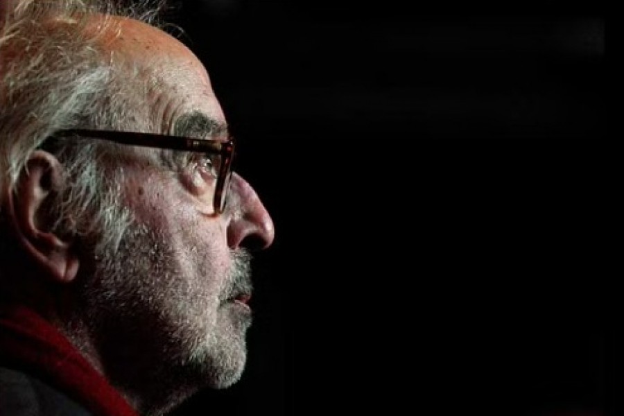 French-Swiss film director Jean-Luc Godard attends the 2010 Swiss Federal "Grand Prix Design" award ceremony in Zurich, Nov 30, 2010. REUTERS