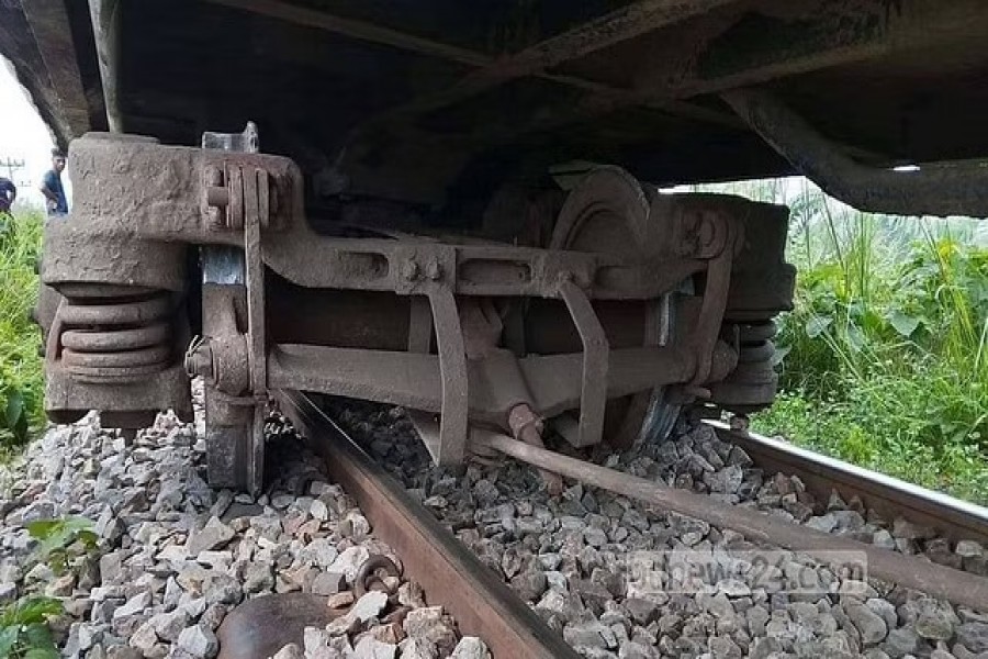 Train derails in Mymensingh, disrupting rail links to Chattogram