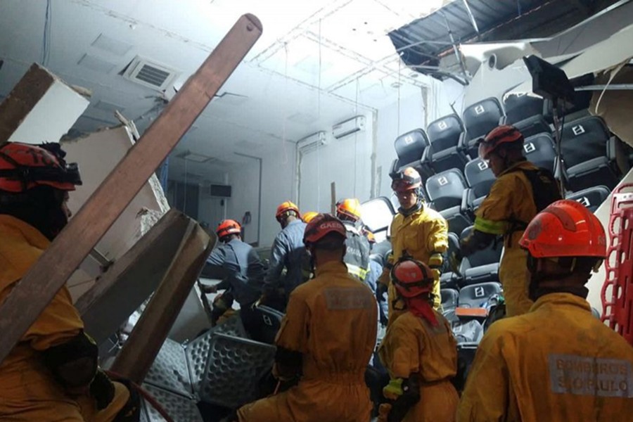 Members of the Fire Department of the State of Sao Paolo work after part of a warehouse collapsed, in Itapecerica da Serra, Sao Paolo, Brazil on September 20, 2022, in this picture obtained from social media — Fire Department of the State of Sao Paolo via REUTERS