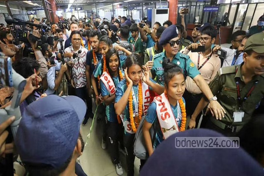 সাফ জয়ী মেয়েদের ব্যাগের তালা ভেঙে চুরির অভিযোগ