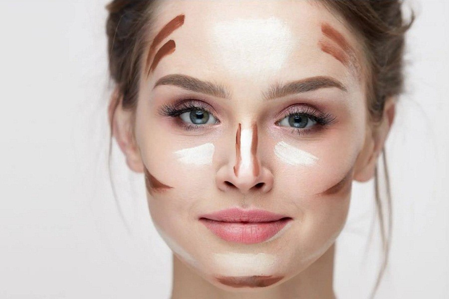 Right way of face contour and highlighting of makeup base