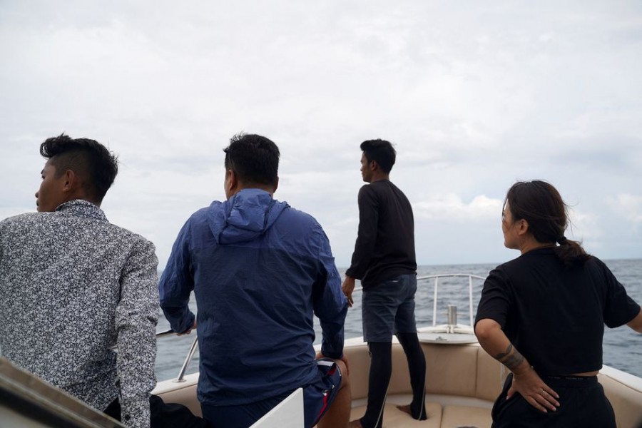 Volunteer rescuers search in the sea for survivors close to the location where a boat carrying Chinese nationals sank off the coastal town of Sihanoukville, Cambodia September 23, 2022. REUTERS/Cindy Liu