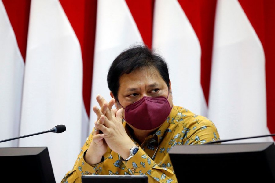 Airlangga Hartarto, Indonesia's Coordinating Minister for Economic Affairs, wearing a protective mask reacts during an interview with Reuters at the Presidential Palace in Jakarta, Indonesia, November 13, 2020. REUTERS/Willy Kurniawan/File Photo