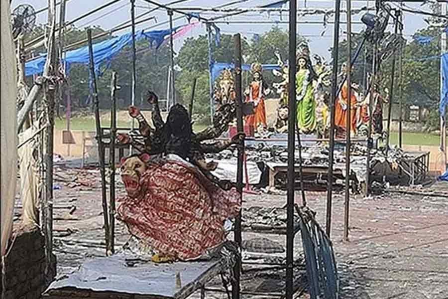 Five killed in fire at puja venue in India