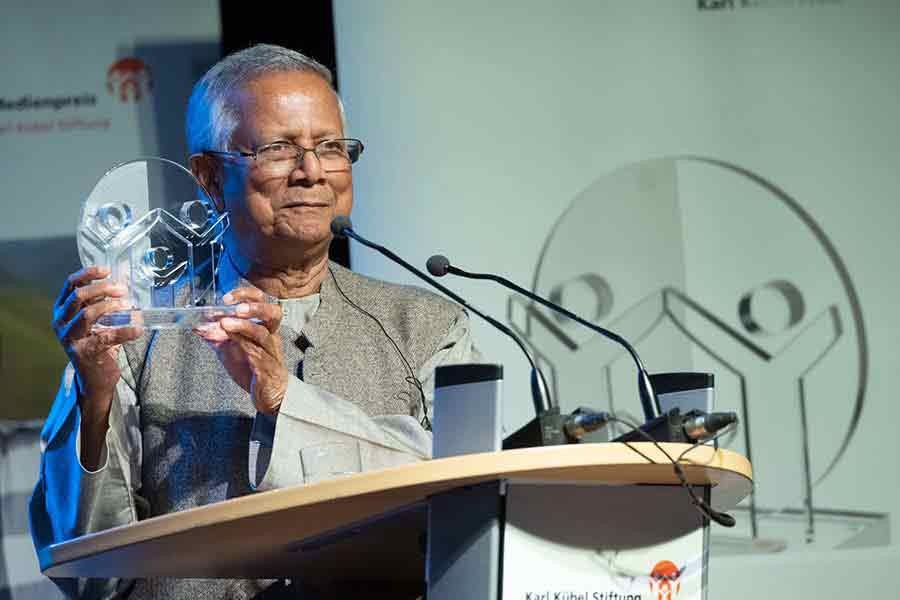 Nobel Laureate Professor Muhammad Yunus with the Karl Kübel Prize awarded by Karl Kübel Foundation for Child and Family on September 30 this year.