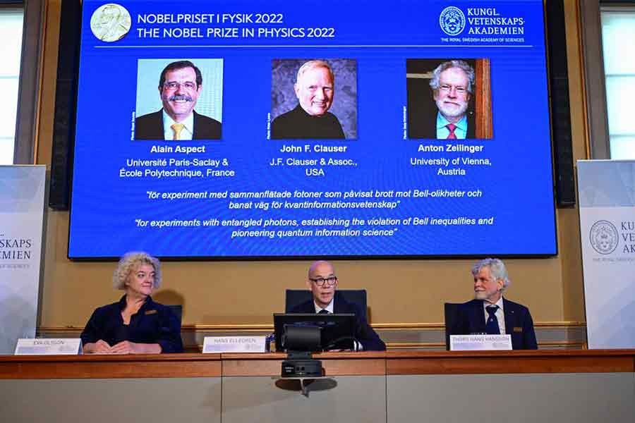 Secretary General of the Royal Swedish Academy of Sciences Hans Ellegren and members of the Nobel Committee for Physics Eva Olsson and Thors Hans Hansson announcing the winners of the 2022 Nobel Prize in Physics Alain Aspect, John F. Clauser and Anton Zeilinger, during a news conference at The Royal Swedish Academy of Sciences in Stockholm on Tuesday –Reuters photo