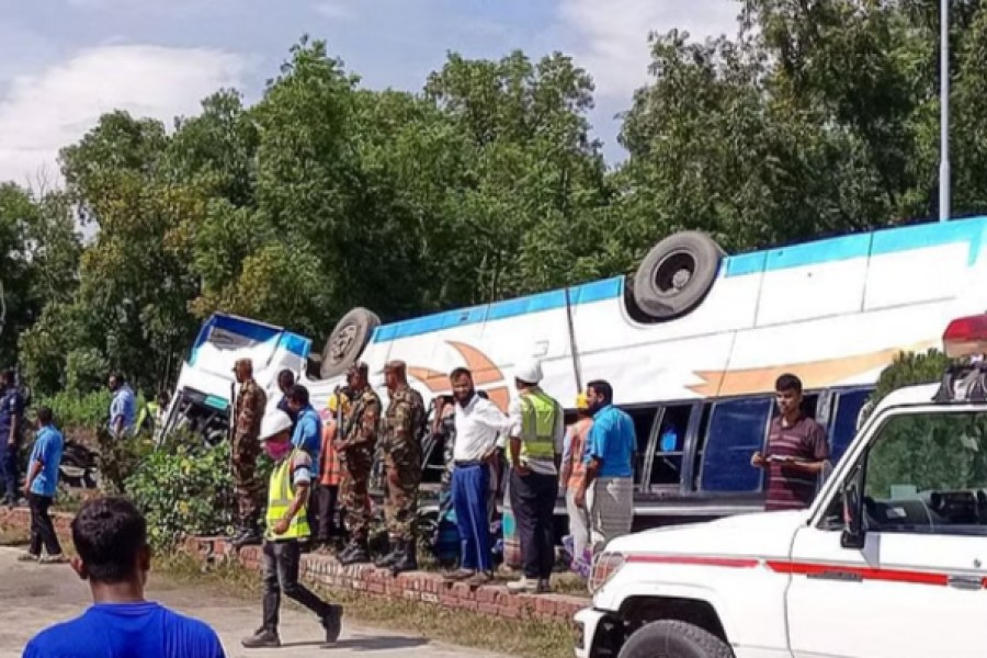Six killed in collision between bus, microbus in Tangail